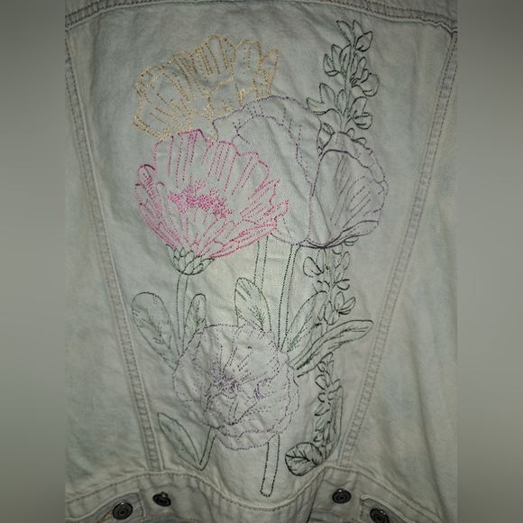 Floral embroidered levis denim jacket - Picture 6 of 12